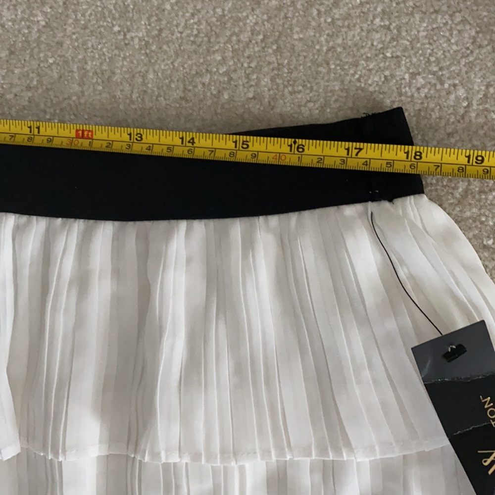 Woven Pleated Skirt - Picture 5 of 7